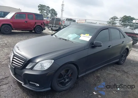 2011 Mercedes-Benz E 350 4Matic z USA, uszkodzony, nr VIN WDDHF8HB7BA279911